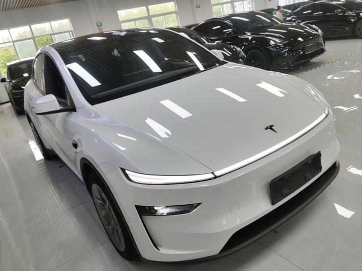 Model Y L 2025 Long Range AWD photo 3