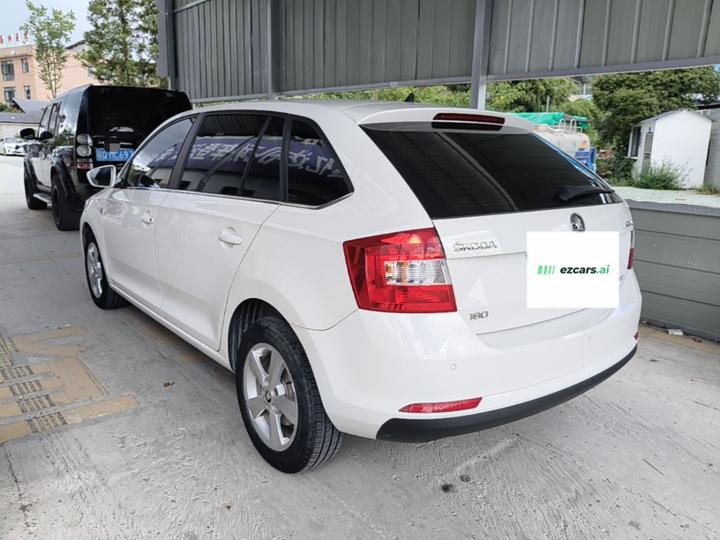 Rapid Spaceback 2016 Facelift 1.6L AT photo 4