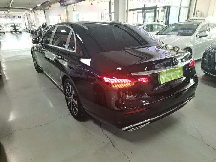 E-Class EV 2023 E 350 e L PHEV photo 4
