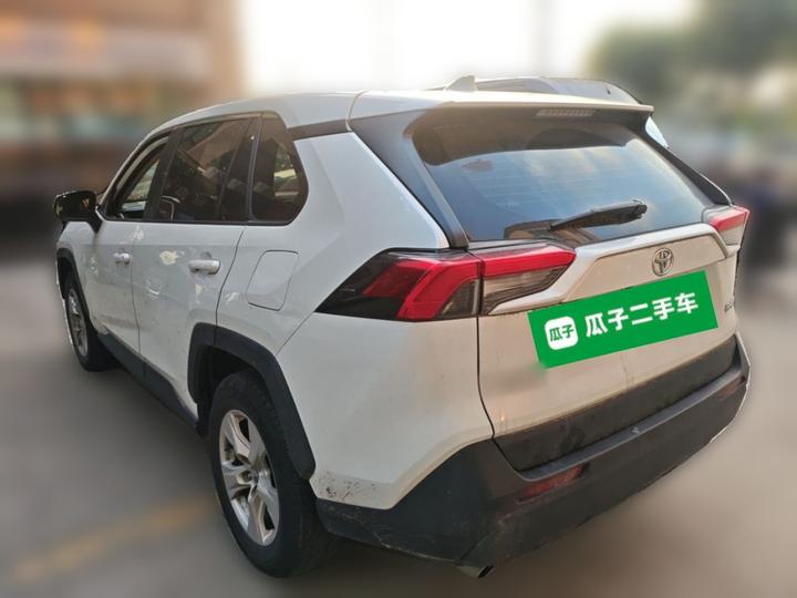 RAV4 2023 2.0L CVT RWD photo 4