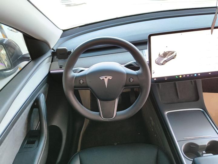 Model Y 2024 RWD photo 6