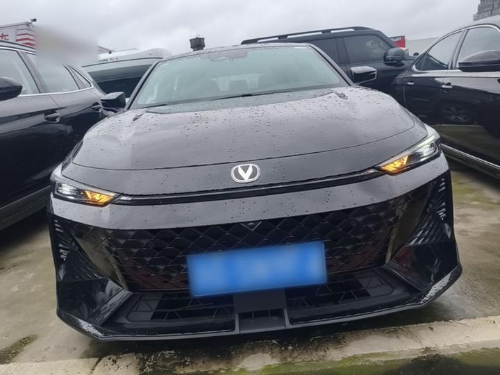 UNI-V 2024 1.5T Premium Sport photo 2