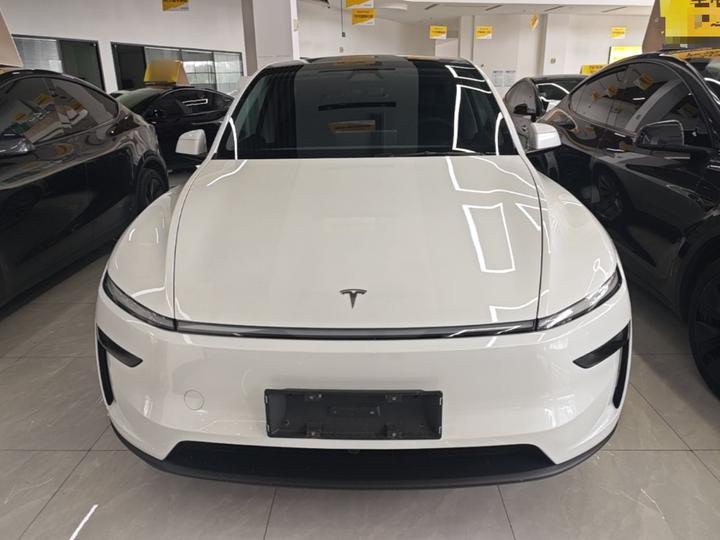 Model Y 2025 RWD photo 2