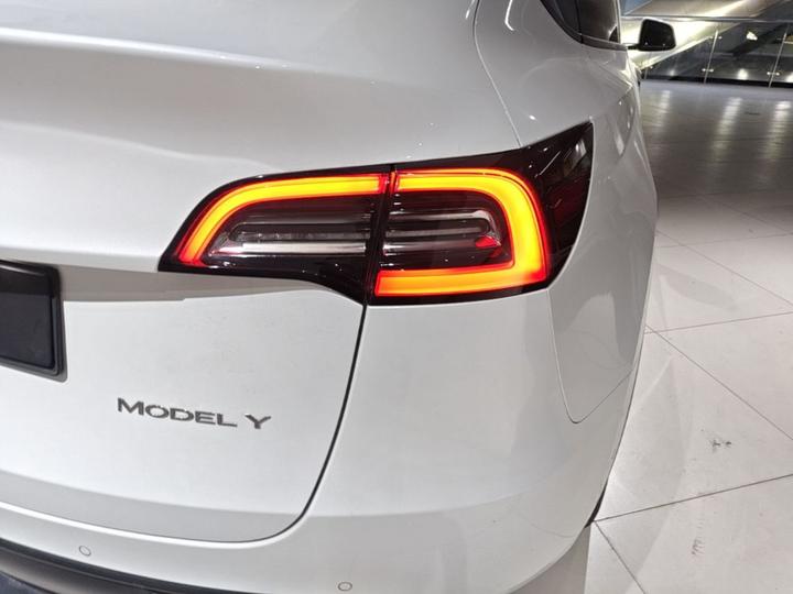 Model Y 2021 Standard Range RWD photo 7