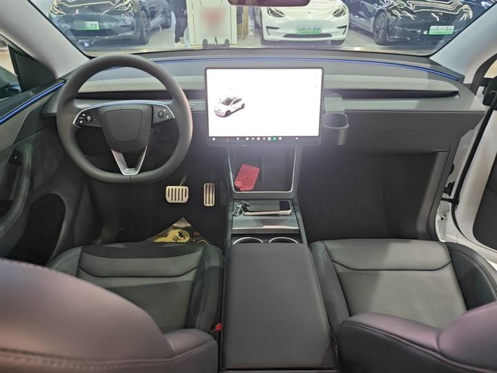Model Y 2025 Long Range AWD Launch Edition photo 5