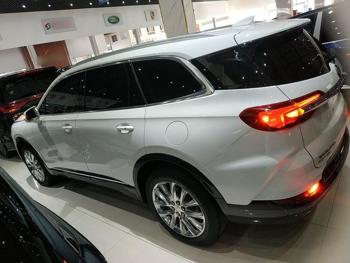 2020 28T AWD Premium photo 4