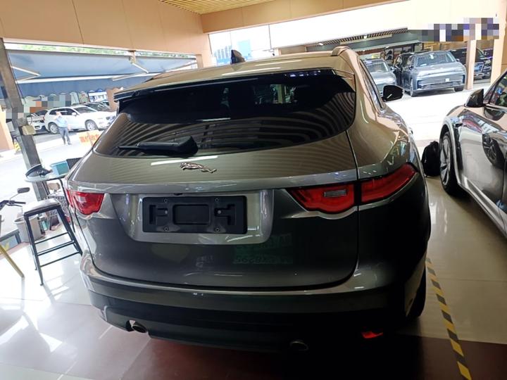 F-PACE 2020 2.0T photo 5