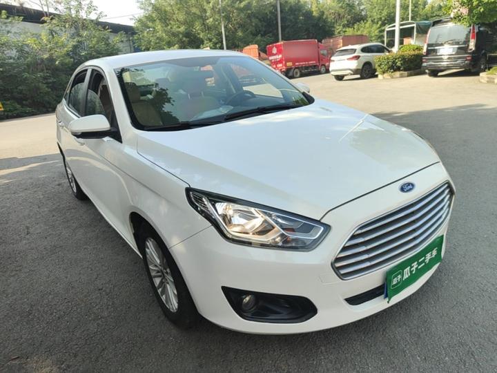 Escort 2017 1.5L MT Comfort photo 3