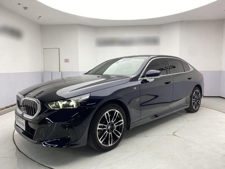 5 Series 2025 530Li Leading M Sport Package