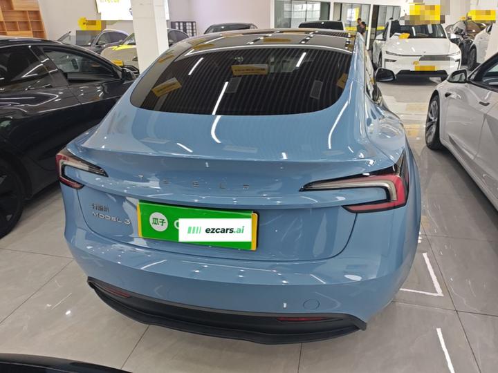 Model 3 2023 RWD photo 5