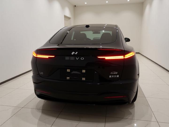 L60 2024 60kWh RWD photo 3