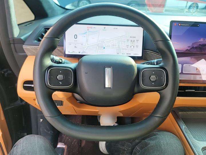 2025 AWD 8 photo 6