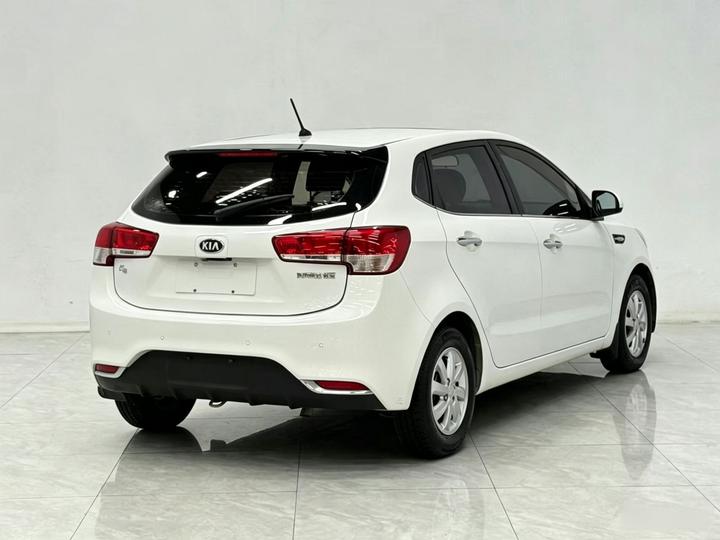 K2 2015 Hatchback 1.4L AT GLS photo 4
