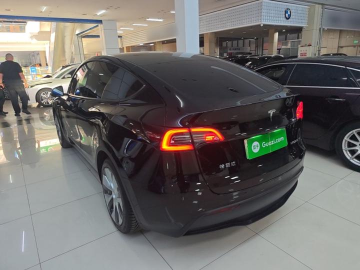 Model Y 2022 RWD photo 4