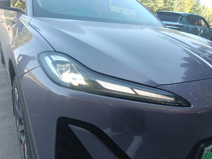 06 2025 660 AWD photo 7