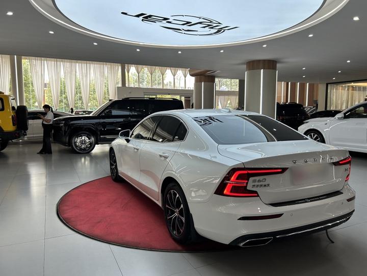 S60 2022 B4 Luxury photo 7