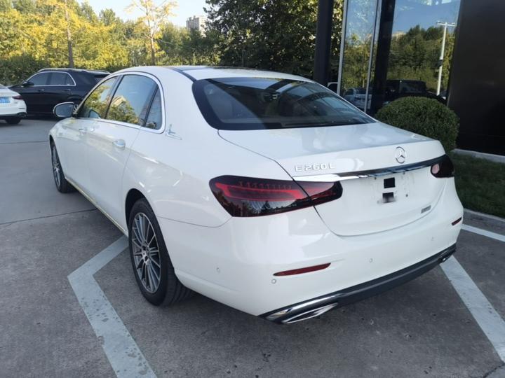 E-Class 2023 E 260 L photo 4
