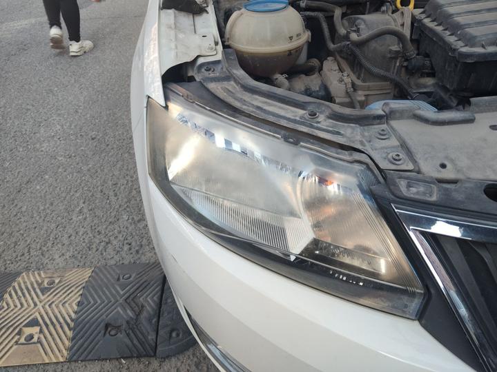 Rapid 2015 1.6L AT photo 7