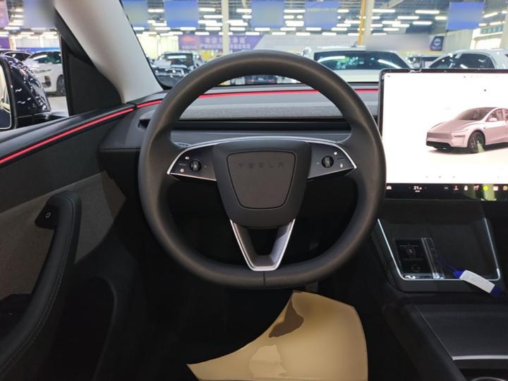 Model Y 2025 RWD photo 3