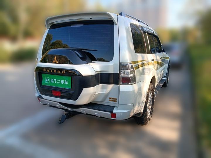 Pajero Parallel Import V97 3.8L 5-Door GLS photo 6