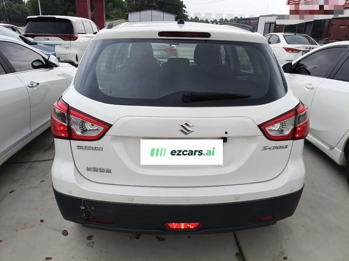 2015 1.6L CVT RWD Progressive photo 3