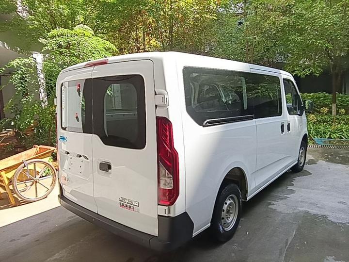 E 2025 41.86kwh Short Wheelbase photo 4