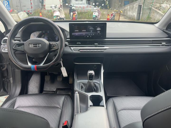 Emgrand 2022 4 1.5L MT Elite photo 5
