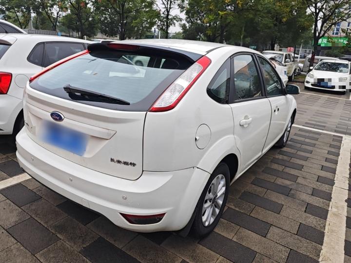 Focus 2013 Hatchback Classic 1.8L MT photo 6