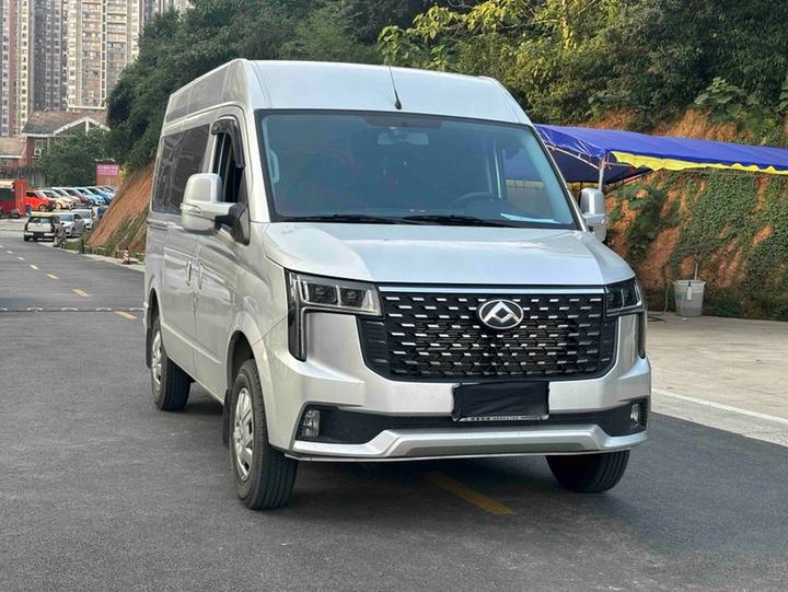 MAXUS V80 2025 PRO 2.0T AT Short Wheelbase 7/8/9-Seater photo 3