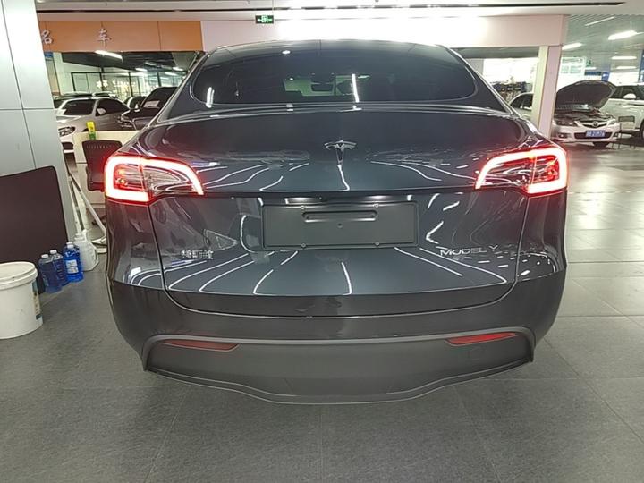 Model Y 2024 RWD photo 3