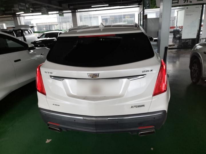 XT5 2018 28T AWD Luxury photo 3