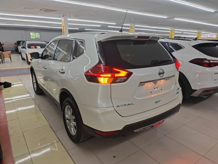 X-Trail 2017 2.0L CVT Comfort 2WD photo 4