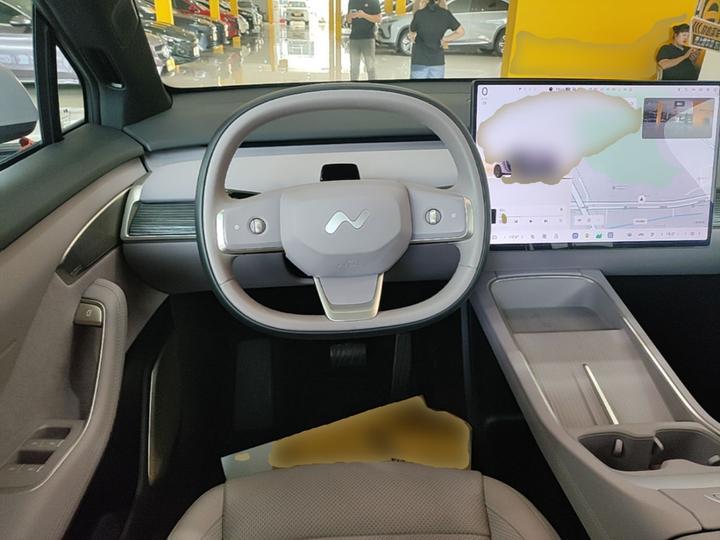 L60 2024 60kWh RWD photo 5
