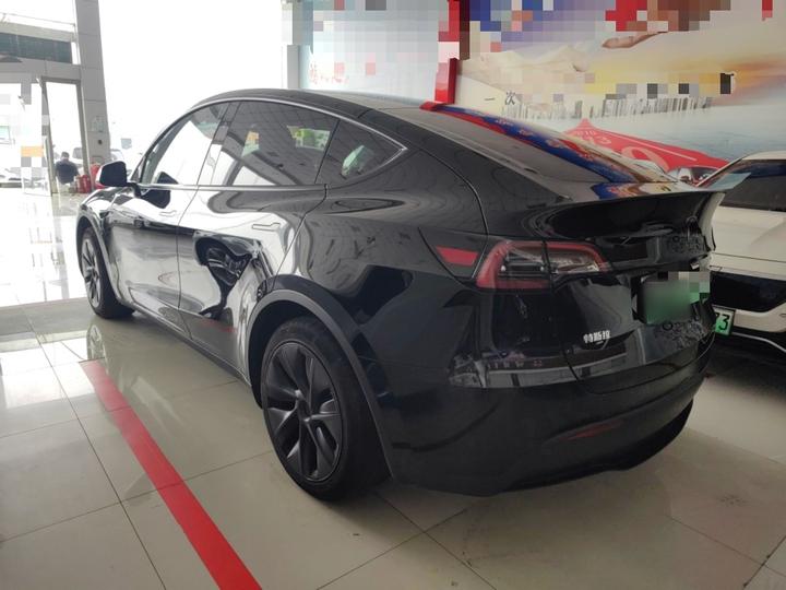 Model Y 2024 RWD photo 4
