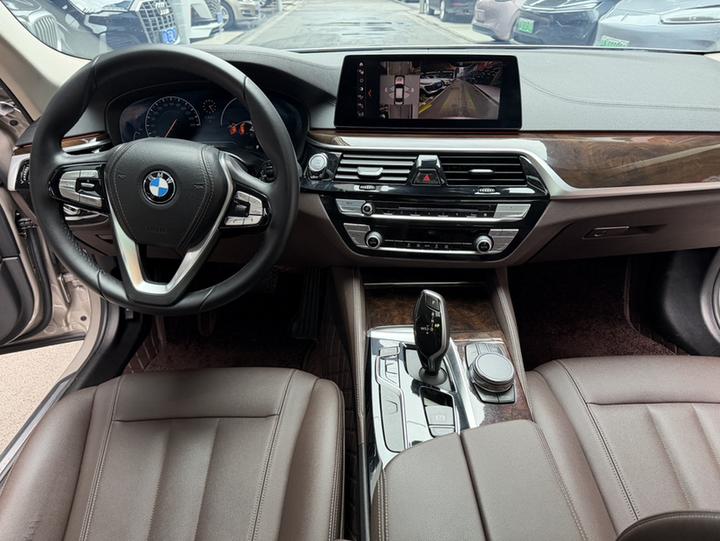5 Series 2019 525Li Luxury photo 2