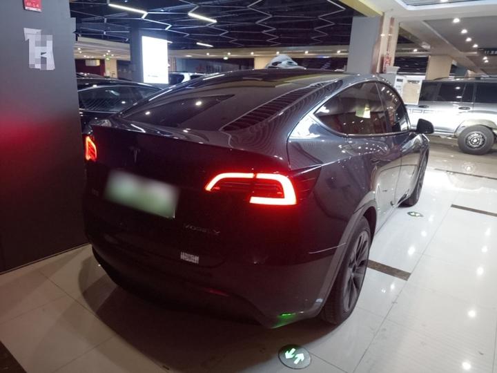 Model Y 2024 RWD photo 6