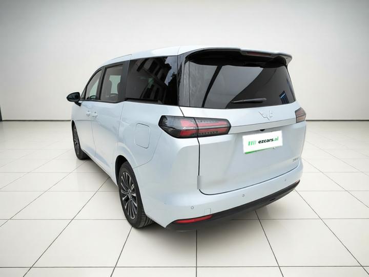 730 EV 2025 EV 500km Luxury photo 4