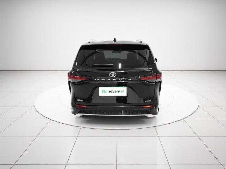 Granvia 2022 2.5L Hybrid Premium photo 5