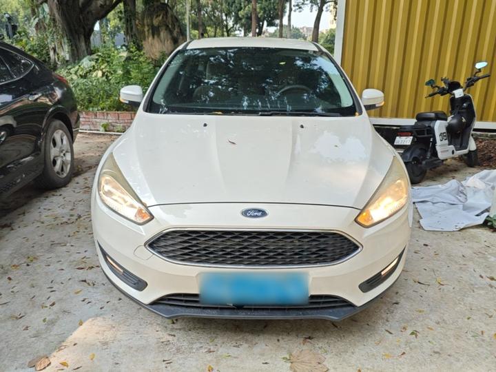 Focus 2015 Hatchback 1.6L AT Comfort photo 2