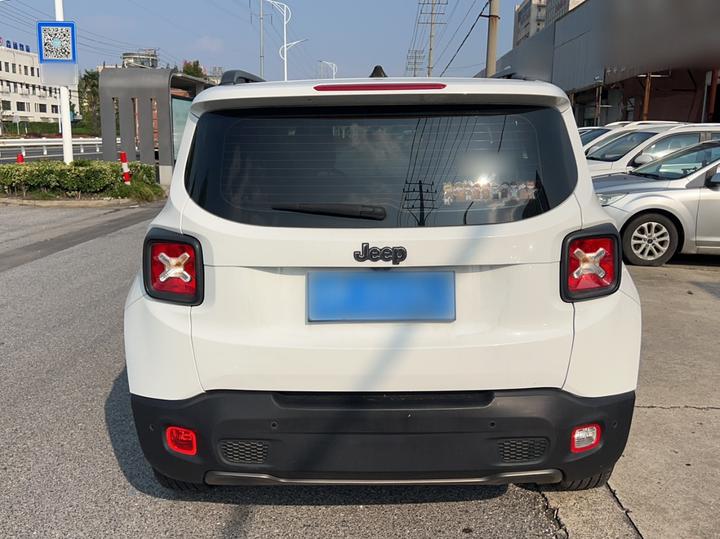 Renegade 2019 220T AT Elite photo 3