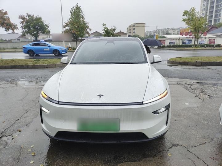 Model Y 2025 RWD photo 2
