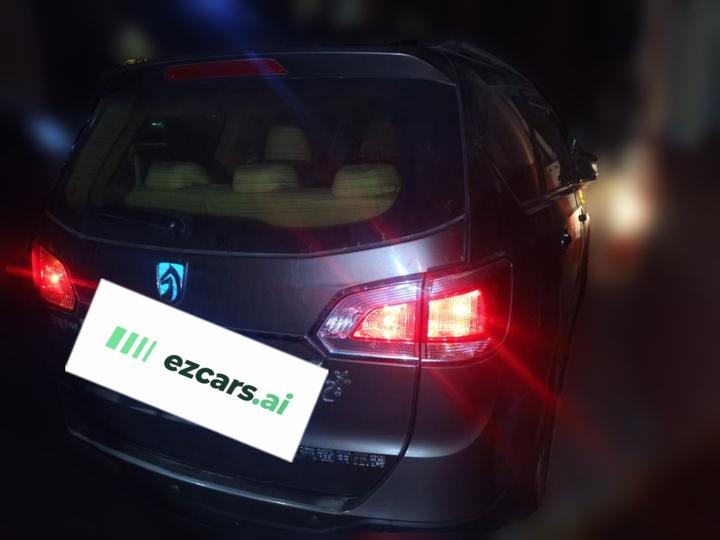 730 2015 1.8L MT Comfort ESP 7-Seater photo 4