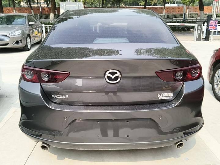 3 Axela 2021 1.5L AT photo 3