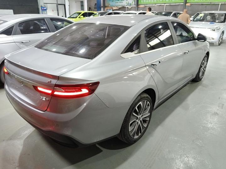 A 2019 Standard Range photo 4