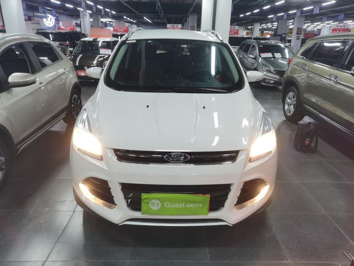 Kuga 2015 1.5L GTDi RWD Comfort photo 2