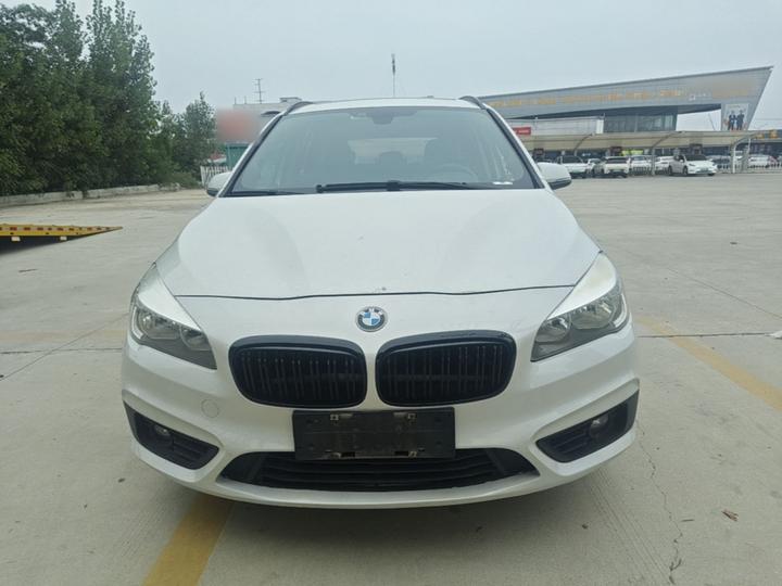 2 Series Wagon 2015 218i Leading photo 2
