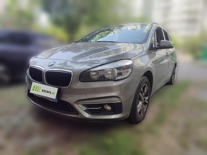 2 Series Wagon 2015 218i Leading
