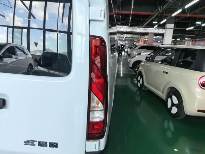 E 2025 41.86kwh Short Wheelbase photo 7