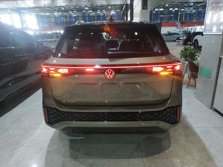 2025 Tayron L 380TSI AWD Luxury Easy photo 3