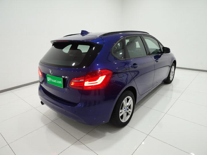 2 Series Wagon 2016 218i Leading photo 4